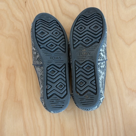 Women’s snake print Toms size 8 - Picture 6 of 7